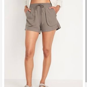 Old navy high rise quick dry khaki shorts